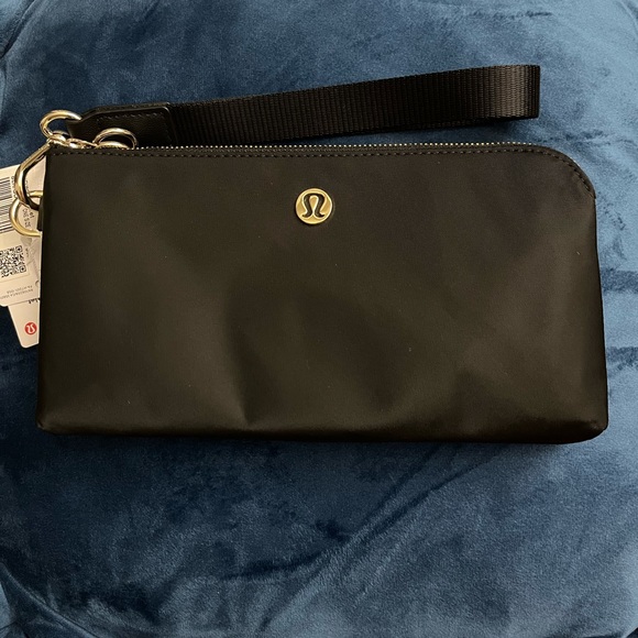 NWT Lululemon curved blck nylon wristlet - Picture 5 of 5